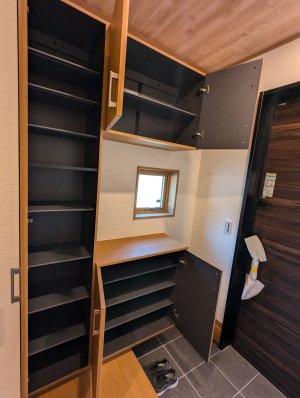 たっぷりの玄関収納